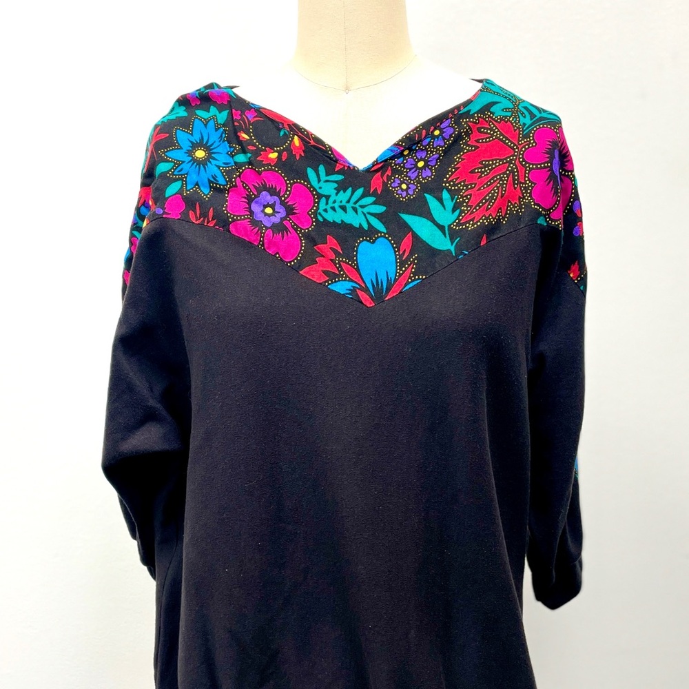 Vintage 80s Floral V-Neck Sweater